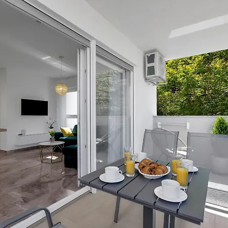 Apartment M&l *