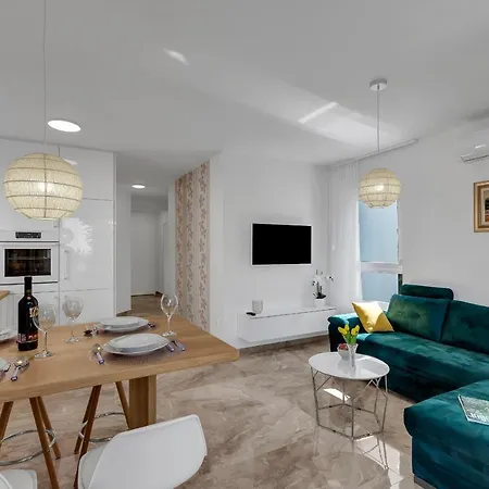 M&l Apartment *