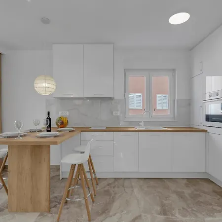 Apartment M&l